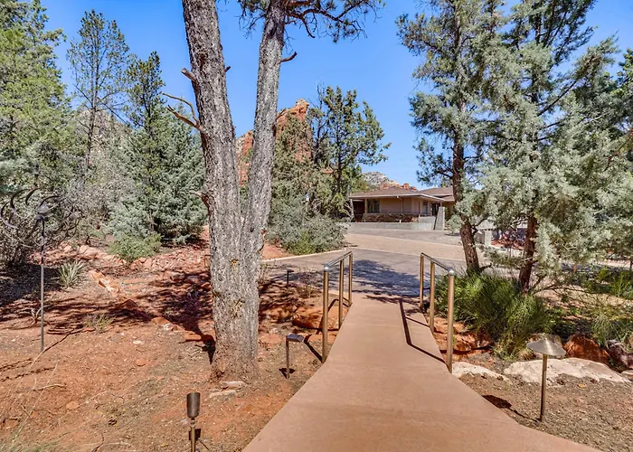 Apartment Mountain-view Patio: Near Trails