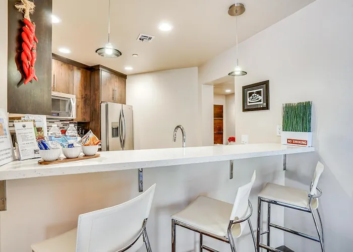 Apartment Mountain-view Patio: Near Trails *